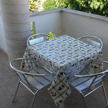 Casa vacanze Casa Con Giardino 8 *